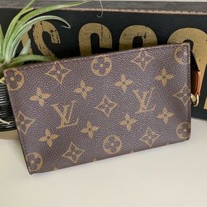 LOUIS VUITTON MONOGRAM TOILETRY POUCH 17